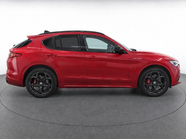 Used 2022 Alfa Romeo Stelvio Veloce AWD/4WD image 4