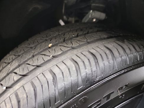 Used 2025 Tesla Model Y Long Range image 31