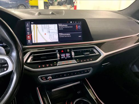 Used 2019 BMW X7 xDrive50i w/ M Sport Package image 6