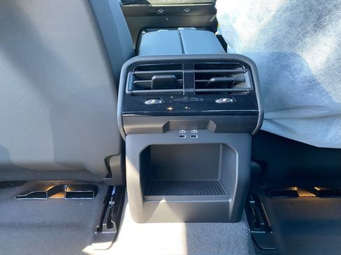 New 2026 BMW 530i xDrive AWD/4WD image 8