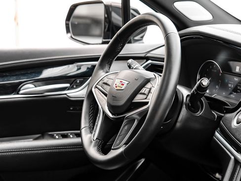 Used 2025 Cadillac XT5 Premium Luxury FWD image 13