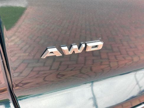 Used 2024 Cadillac XT4 Premium Luxury image 12