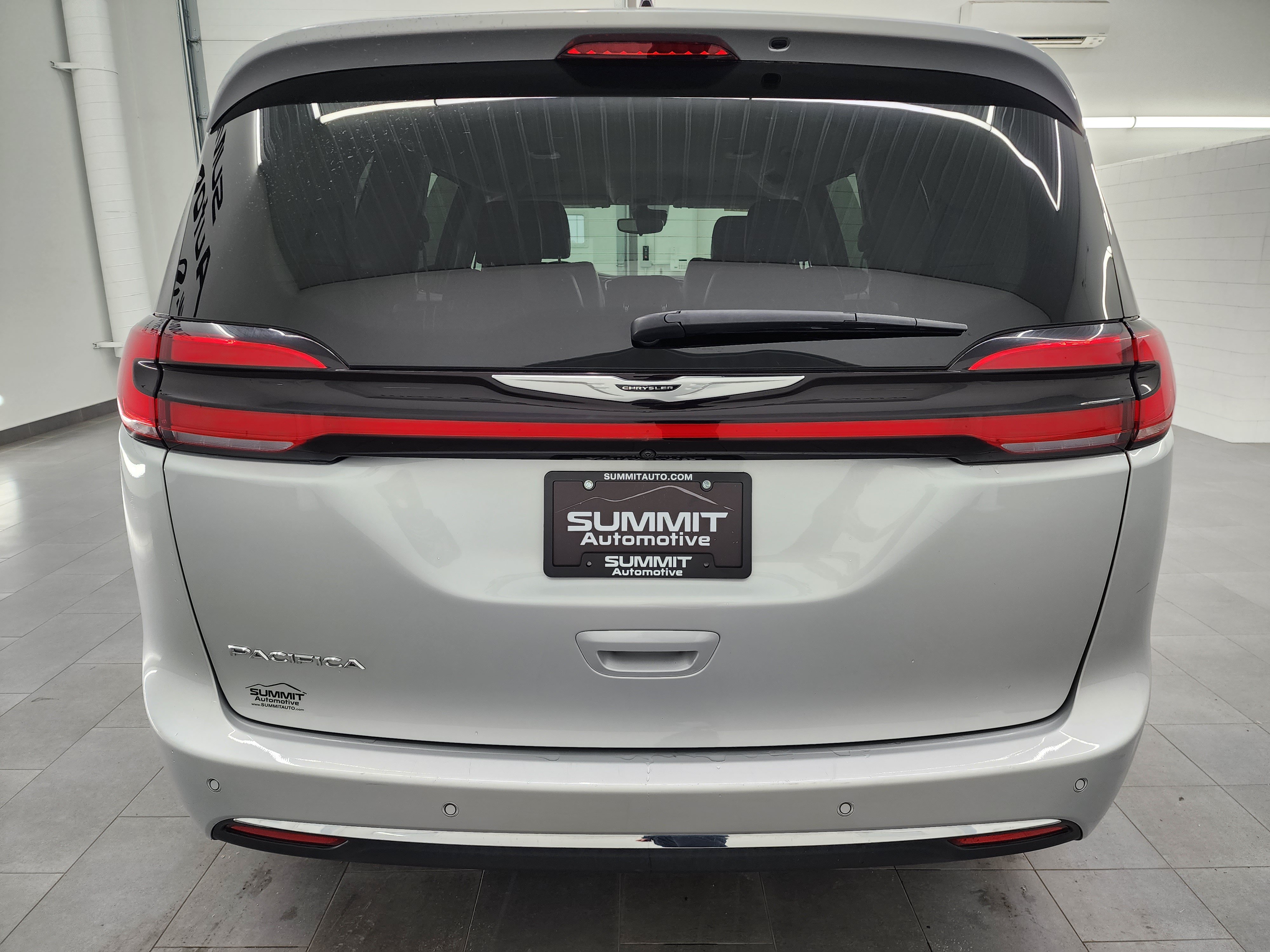 Used 2024 Chrysler Pacifica Touring-L FWD image 25