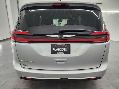 Used 2024 Chrysler Pacifica Touring-L image 25