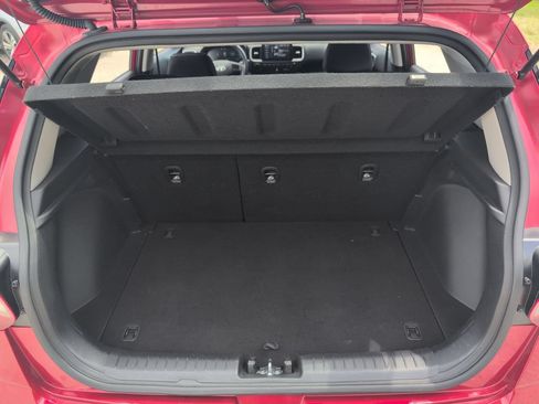 Used 2025 Hyundai Venue SEL FWD image 28