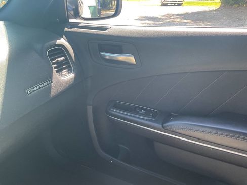 Used 2016 Dodge Charger SXT RWD image 13
