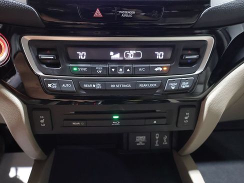 Used 2017 Honda Pilot Touring image 28