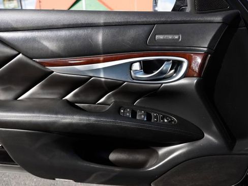 Used 2017 INFINITI Q70 3.7 image 45