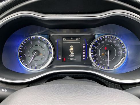 Used 2016 Chrysler 200 Limited image 20