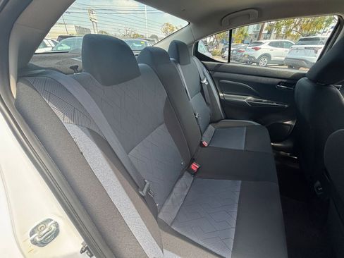 Used 2025 Nissan Versa SV FWD image 33