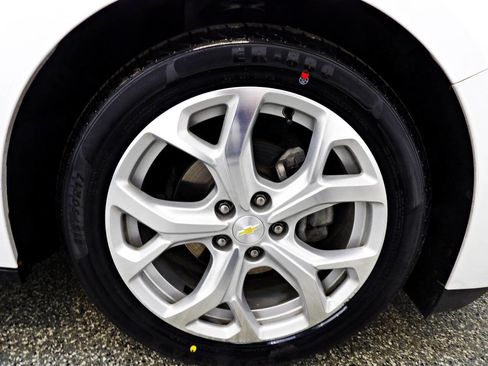 Used 2017 Chevrolet Volt Premier w/ Driver Confidence II Package FWD image 22