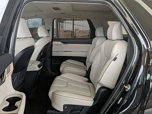 Used 2023 Hyundai Palisade Limited image 13