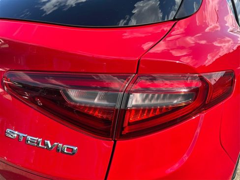Used 2018 Alfa Romeo Stelvio AWD image 20