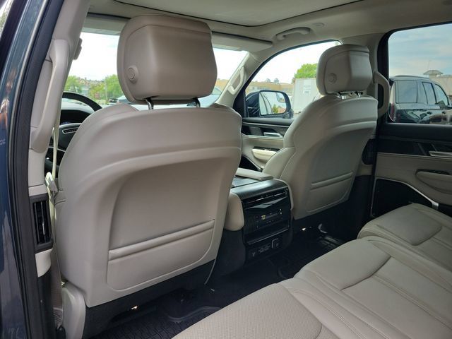Used 2024 Jeep Wagoneer Series III w/ Premium Group I AWD/4WD image 30
