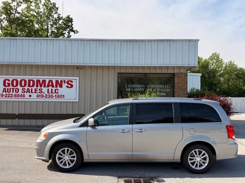 Used 2018 Dodge Grand Caravan SXT FWD image 2