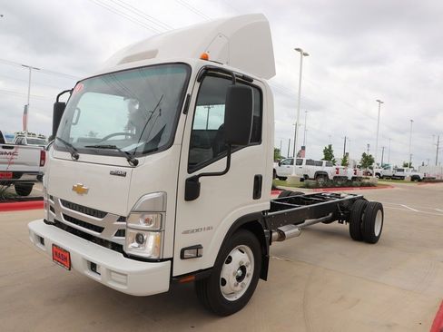 New 2024 Chevrolet Low Cab Forward image 10