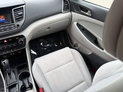 Used 2018 Hyundai Tucson SE AWD/4WD image 18