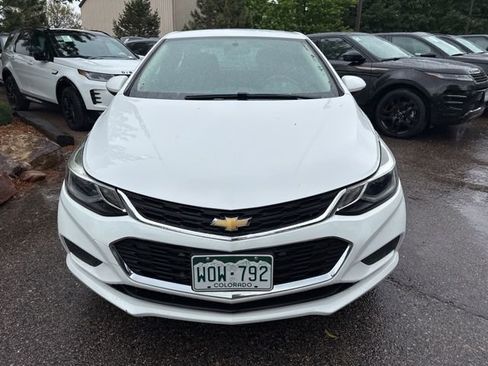 Used 2017 Chevrolet Cruze LT FWD image 3