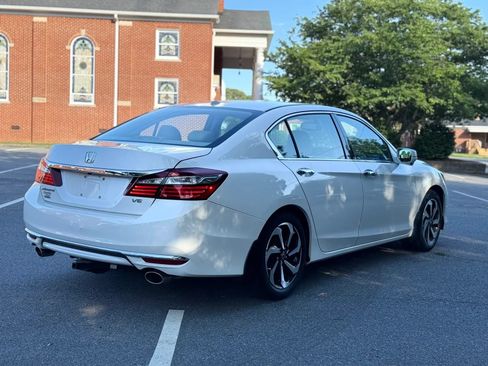 Used 2017 Honda Accord EX-L image 6