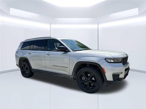 Used 2023 Jeep Grand Cherokee L Limited w/ Black Appearance Package AWD/4WD image 10
