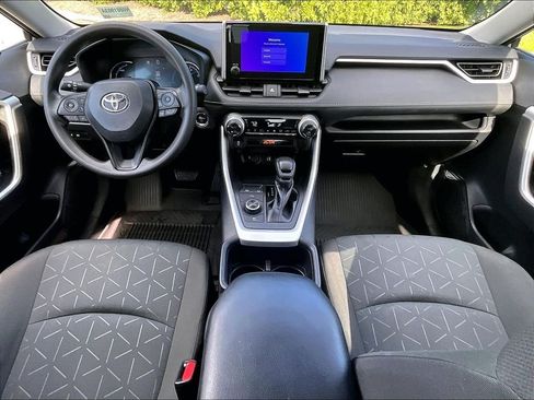 Used 2024 Toyota RAV4 XLE AWD/4WD image 21