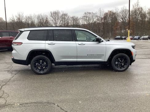 New 2025 Jeep Grand Cherokee L Altitude AWD/4WD image 8
