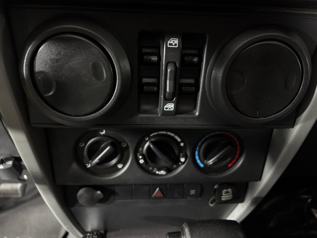 Used 2007 Jeep Wrangler Unlimited Sahara AWD/4WD image 16
