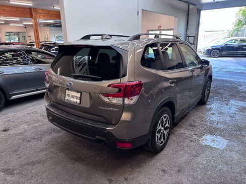 Used 2019 Subaru Forester Premium w/ All-Weather Package AWD/4WD image 6