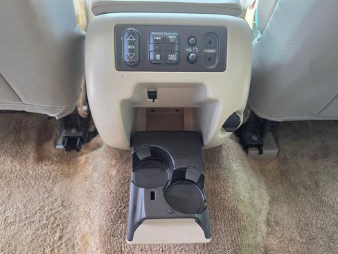 Used 2002 Chevrolet Suburban LS RWD image 50