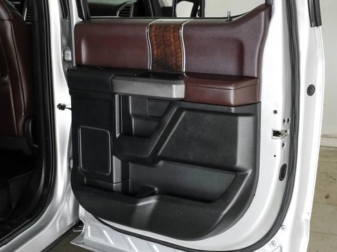 Used 2015 Ford F150 Platinum w/ Equipment Group 701A Luxury RWD image 41