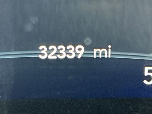 Used 2025 Chrysler Pacifica Limited image 16