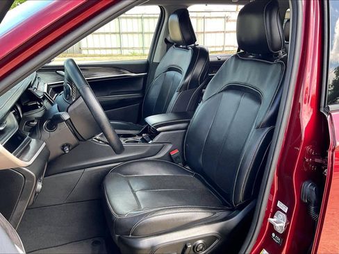 Used 2022 Jeep Grand Cherokee Limited w/ Luxury Tech Group II RWD image 8