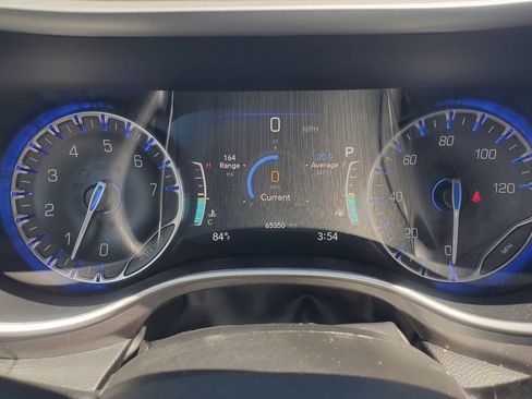 Used 2024 Chrysler Pacifica Touring-L FWD image 13