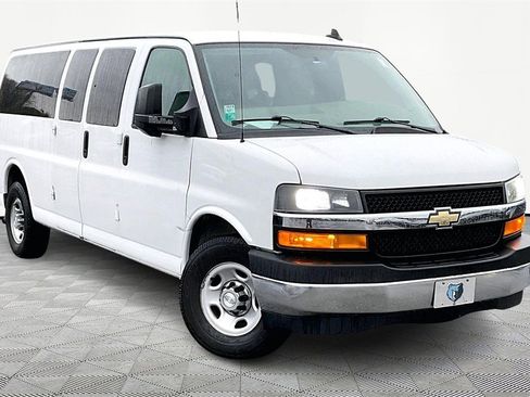Used 2018 Chevrolet Express 3500 LT w/ LT Preferred Equipment Group image 3
