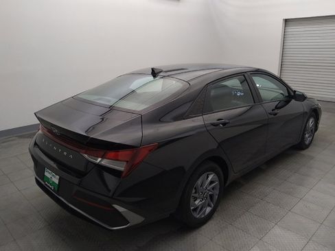 Used 2024 Hyundai Elantra SEL FWD image 9