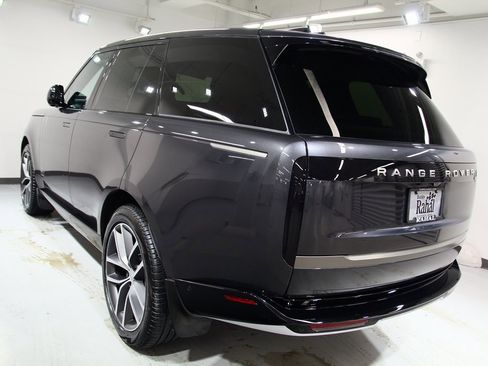 Used 2025 Land Rover Range Rover SE image 15