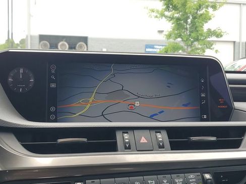 Used 2021 Lexus ES 300h Ultra Luxury w/ Accessory Package FWD image 25