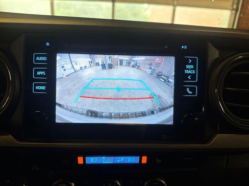 Used 2019 Toyota Tacoma TRD Off-Road w/ TRD Premium Off Road Package AWD/4WD image 12