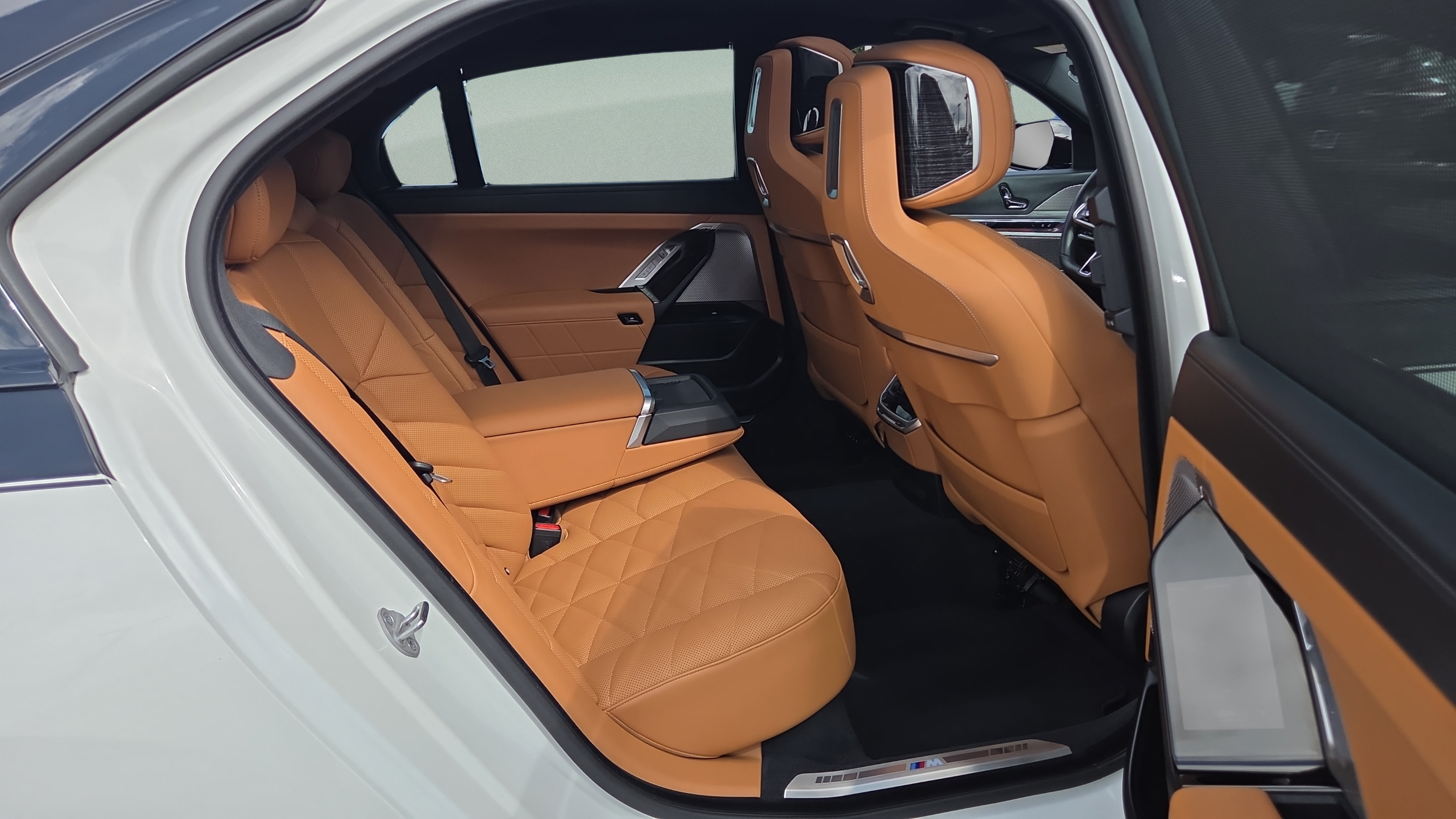 Certified 2024 BMW 740i w/ Premium Package 2 RWD image 16