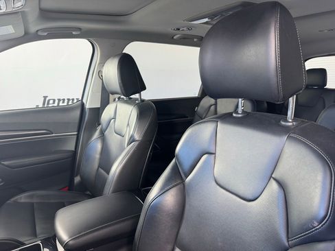 Used 2025 Kia Telluride S FWD image 10