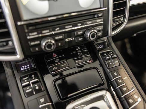 Used 2014 Porsche Cayenne Platinum Edition image 34