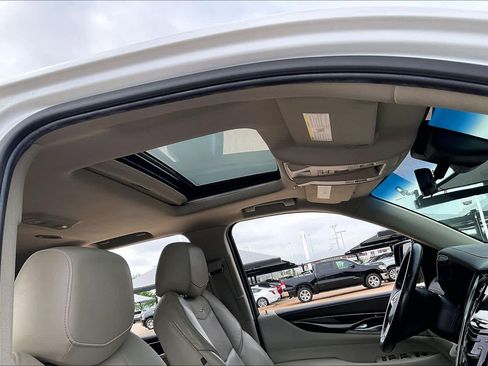 Used 2017 Cadillac Escalade Luxury RWD image 14