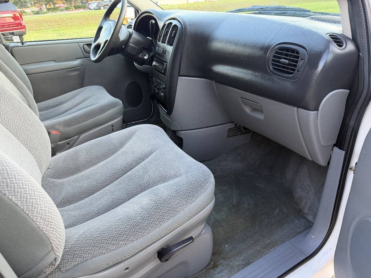 Used 2005 Dodge Caravan SE w/ Popular Equipment Group FWD image 15