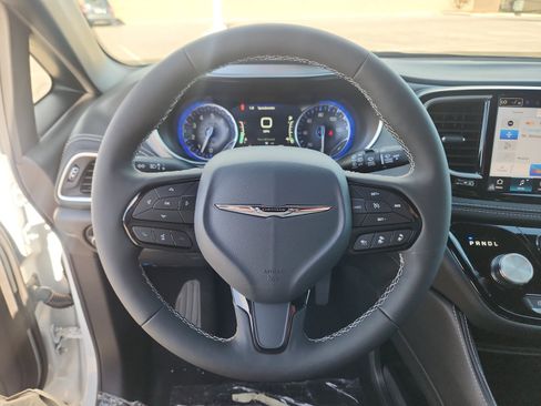 New 2026 Chrysler Pacifica Limited w/ S Appearance Package image 10