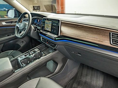 Used 2024 Volkswagen Atlas SEL Premium R-Line AWD/4WD image 39