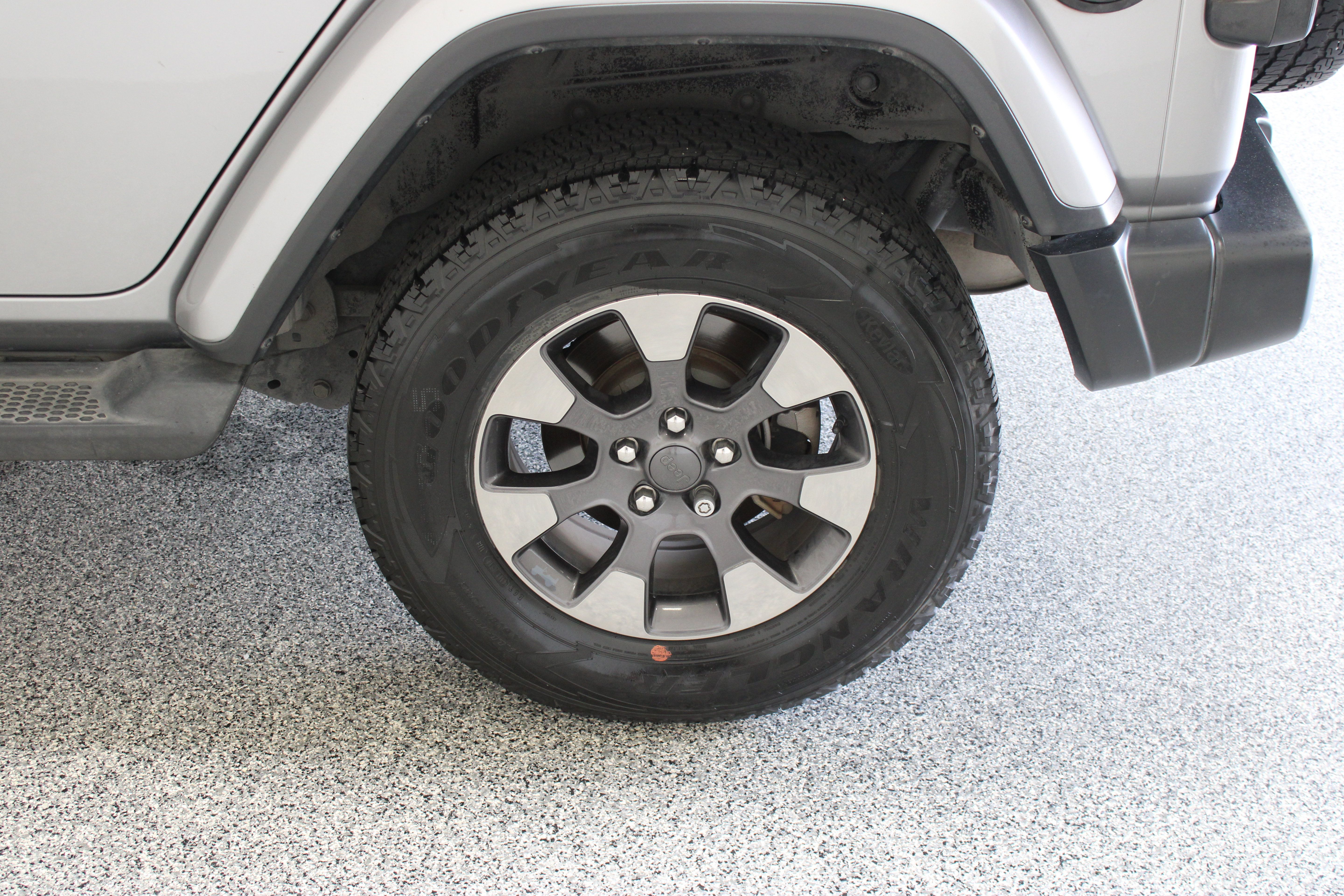 Used 2018 Jeep Wrangler Unlimited Sahara AWD/4WD image 10