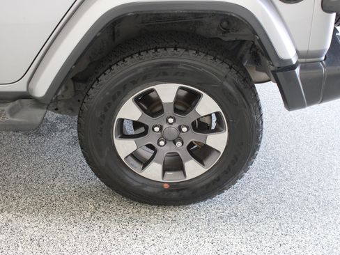 Used 2018 Jeep Wrangler Unlimited Sahara AWD/4WD image 10