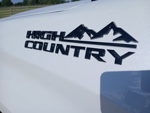 New 2026 Chevrolet Silverado 1500 High Country w/ High Country Premium Package AWD/4WD image 27