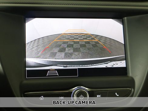 Used 2023 Chevrolet TrailBlazer LT AWD/4WD image 3