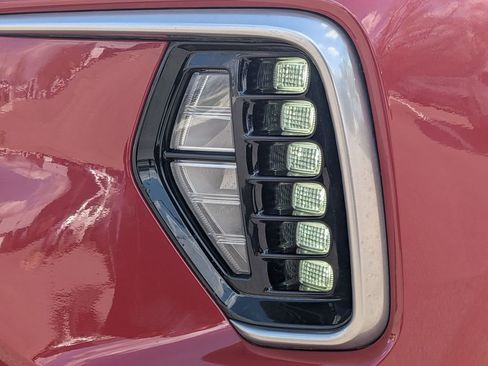 Used 2017 Hyundai Santa Fe Limited w/ Cargo Package AWD/4WD image 9